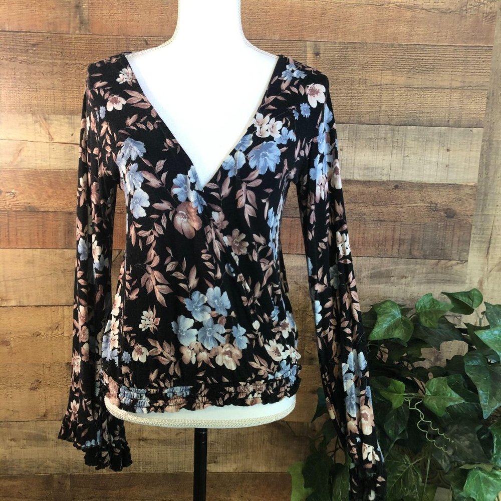 Women's Size Small American Eagle Outfitters Soft & Sexy Crepe Flowered Blouse